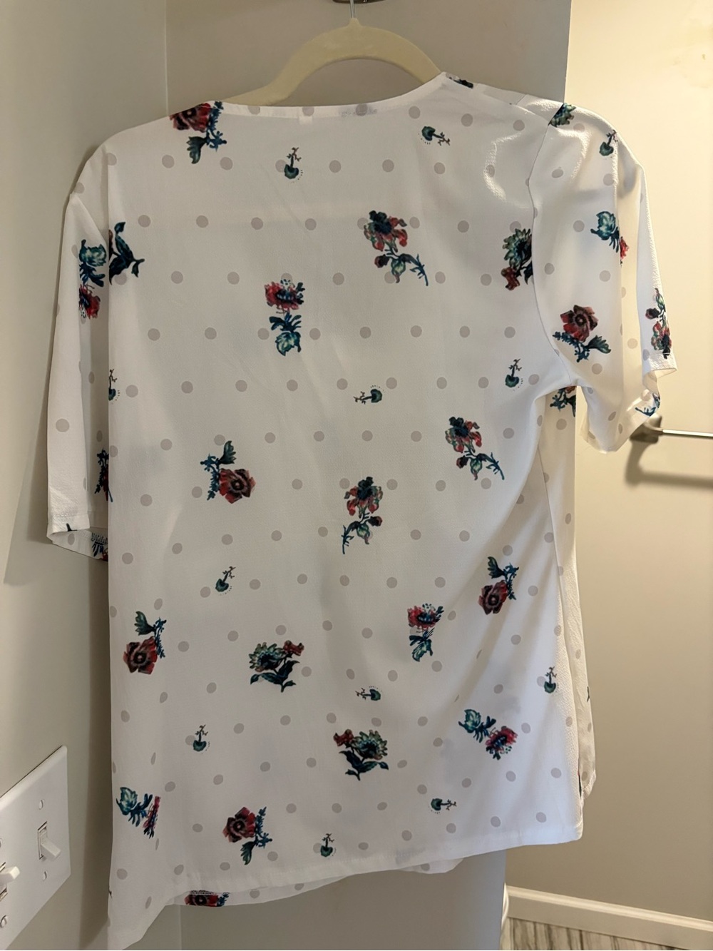 Feminine Floral Print Blouse White Short Sleeve Top Small - Picture 4 of 4